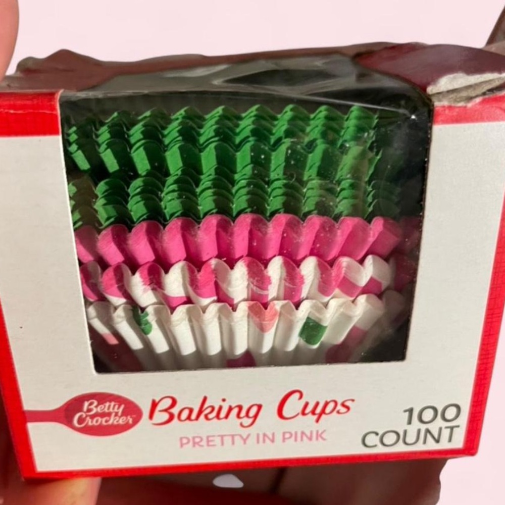 400+ Baking Cups. Wilton & Assorted